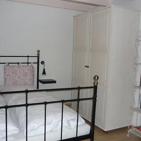 Little Rose - Urlaub Unter Reet Zwischen Den Meeren * Borm